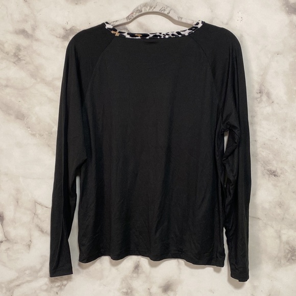 Flora Nikrooz Leopard Trim Front Pocket Pajama Top - Picture 4 of 6